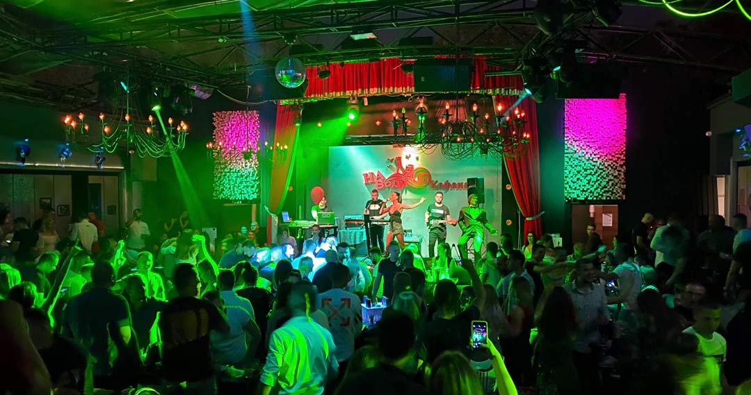 Nova sezona 2021 na splavu Na vodi kafana