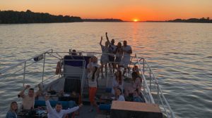 Sunset Cocktail Cruise – najlepši zalazak sunca na reci uz magične koktele