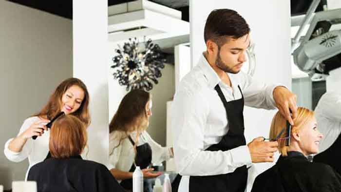 Zašto sve više ljudi bira kurs za frizera umesto klasičnog školovanja